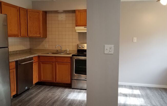 2 beds, 1 bath, $1,300