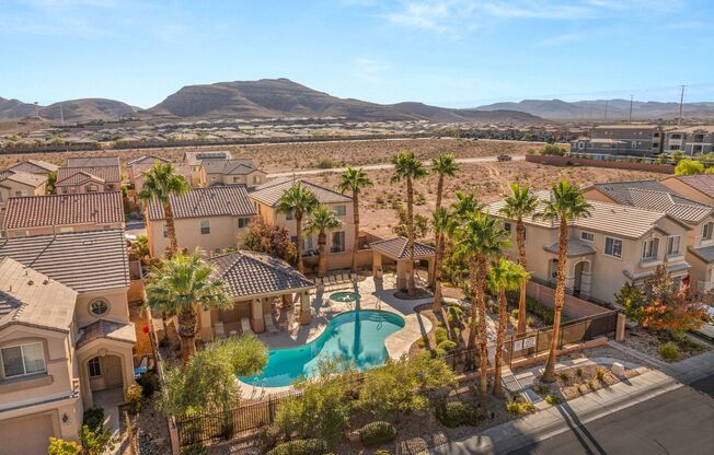 **MOVE IN SPECIAL! ONE MONTH FREE W/ 14 MONTH LEASE**