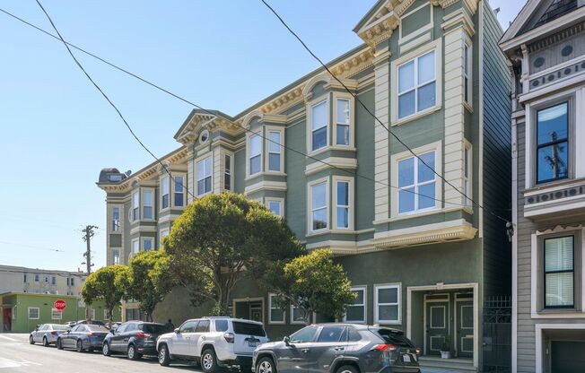 Bright pet friendly 3BR 2BTH with modern kitchen, wood flrs and laundry in unit!
