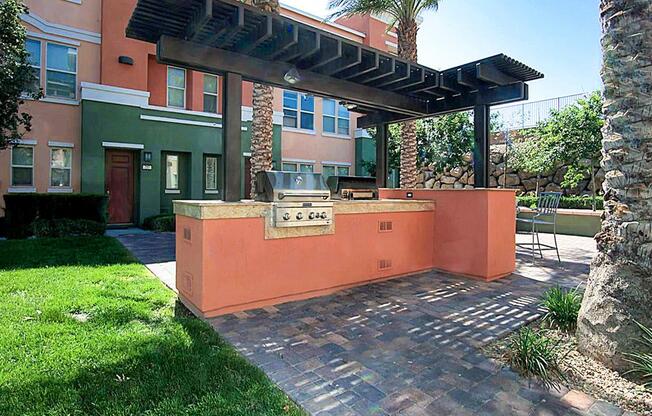 Outdoor grilling area for year round use at The Croix Townhomes in Henderson, NV offers 2 and 3 bedroom Townhomes!