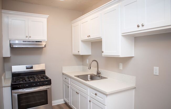 Studio, 1 bath, 450 sqft, $1,375, Unit 307