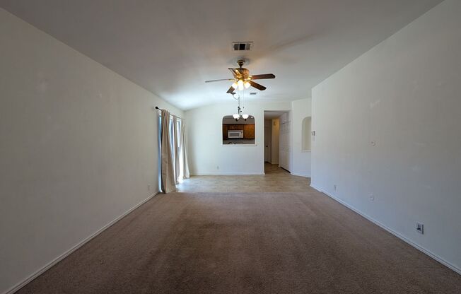 3/2/2 in Quail Valley / Fridge, Washer, Dryer Included / Owner Pays to Mow & Trim Yard / Large Deck in Backyard / CISD