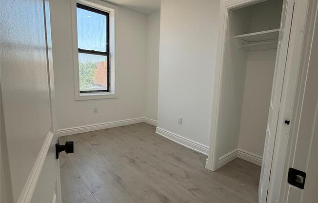 4 beds, 1.5 baths, 2,370 sqft, $4,500