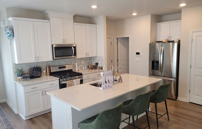 Gorgeous 3 Bedroom Townhouse in Lawrenceville!