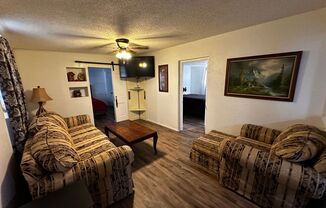 3 beds, 1 bath, $975, Unit APARTMENT B