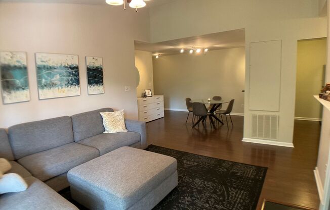 2 beds, 2 baths, $1,595, Unit Unit 1A32