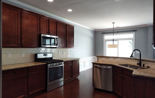 Move-in ready Townhome with in Stone Creek Ranch!