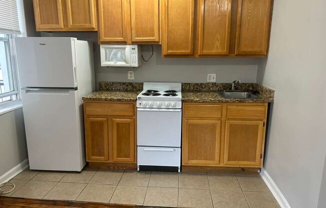 1 bed, 1 bath, 550 sqft, $1,250, Unit B16