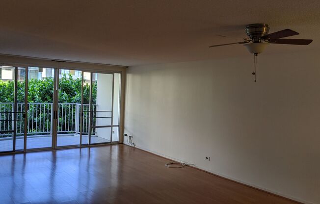 2 Bed/2 Bath/1 Parking: 1350 Ala Moana