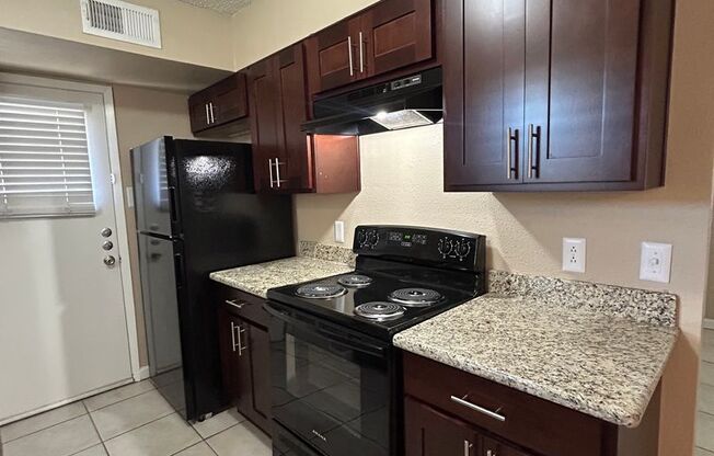 2 beds, 2.5 baths, 1,376 sqft, $1,595, Unit 39
