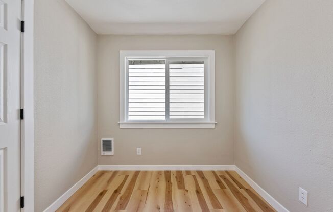 3 beds, 1 bath, 864 sqft, $1,625, Unit #43