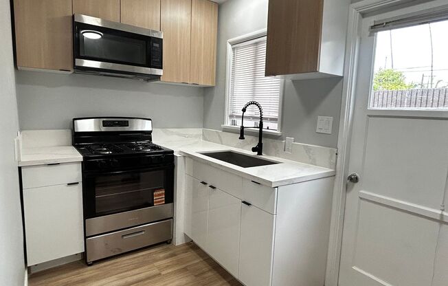 924-934 Termino Ave