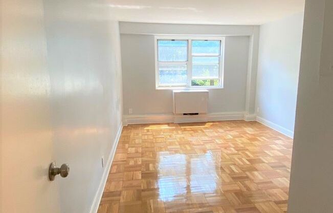 1 bed, 1 bath, $2,700, Unit 4G