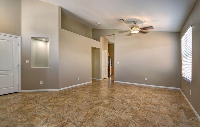 WONDERFUL HOME LOCATED IN DESIRABLE NORTH WEST.
