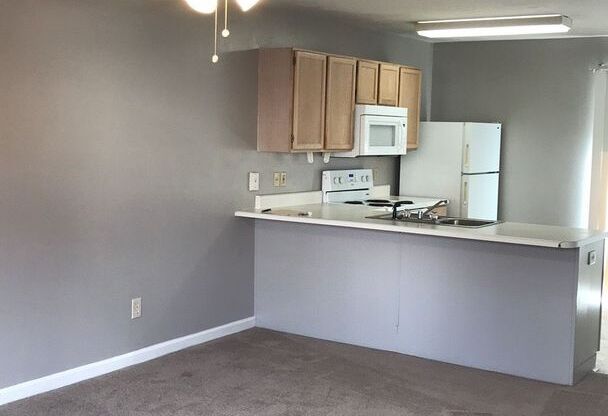 Valencia Square - 111 Valencia Dr