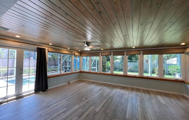 Spacious 3 Bedroom 2 Bath with Pool 2 Blocks from the Beach
