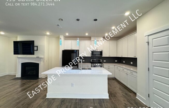 493 CLARK CRK LN