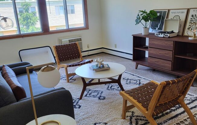 2 beds, 1 bath, 850 sqft, $1,525, Unit 209