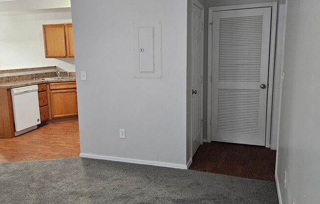 2 beds, 2 baths, 1,001 sqft, $995, Unit 4266 Apt 12