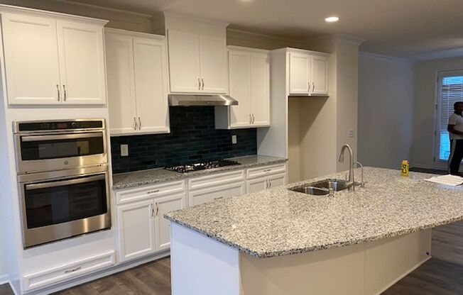 Fantastic 3BR/2.5BA Townhome located in The Elm at Stonecrest