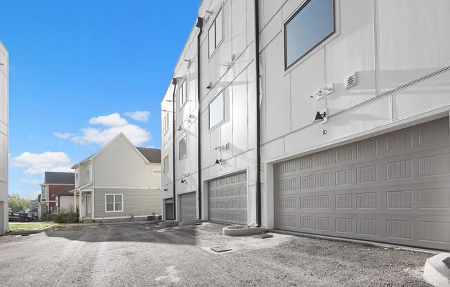 3 beds, 3.5 baths, $3,000, Unit Unit 12