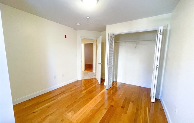 3 beds, 1 bath, 750 sqft, $4,600, Unit 204