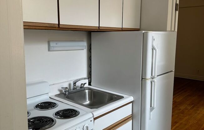 Studio, 1 bath, 321 sqft, $1,250, Unit New King Edward 8A4