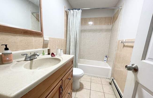 4 beds, 1 bath, $4,000, Unit 1