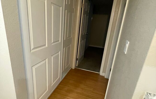 1 bed, 1 bath, 592 sqft, $1,299, Unit 27