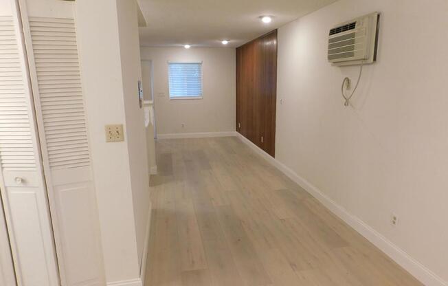 6213 WHITSETT AVE