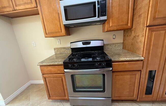 3 Bedroom Condo for Lease with a 1 Car Garage