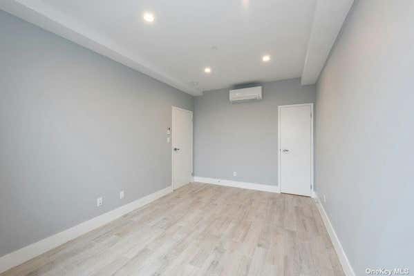 2 beds, 1 bath, $2,800, Unit 3R