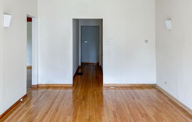 2 beds, 1 bath, 815 sqft, $2,100, Unit 4817-3A