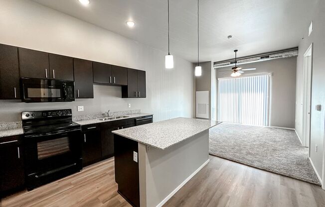 1 bed, 1 bath, 748 sqft, $1,045