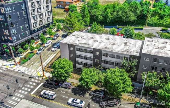 1 Bed 1 Bath Condo HIGHLY DESIRABLE Alaska Junction neighborhood