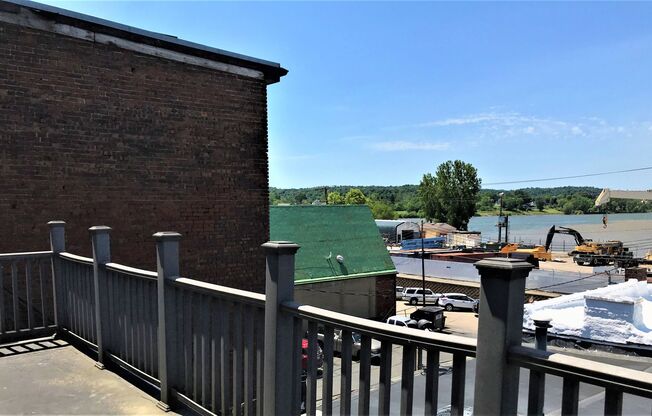 2 beds, 1.5 baths, $1,375, Unit Loft 4