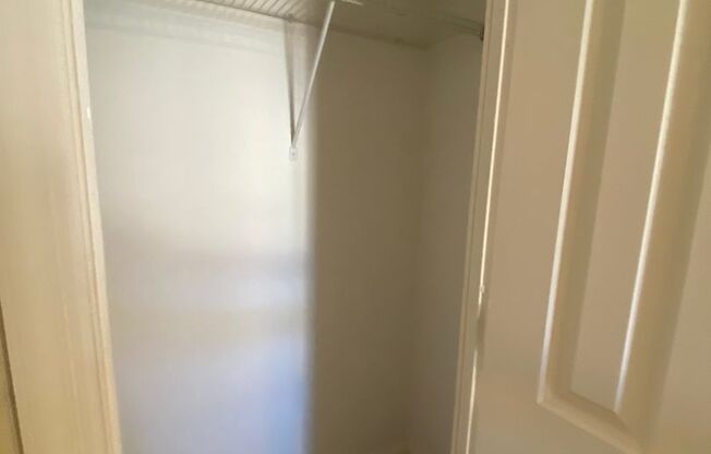2 beds, 1 bath, $1,075, Unit 2505A