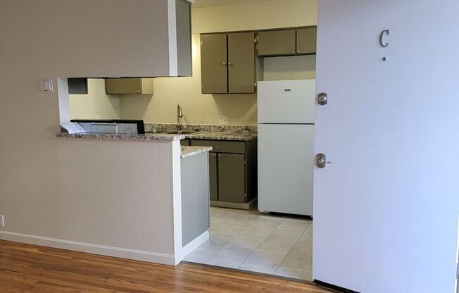 1 bed, 1 bath, 600 sqft, $1,200, Unit C