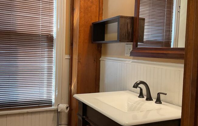 2 beds, 1 bath, $2,195