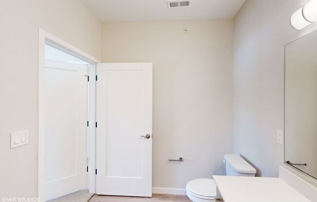 2 beds, 2 baths, 1,071 sqft, $1,800, Unit 4-210