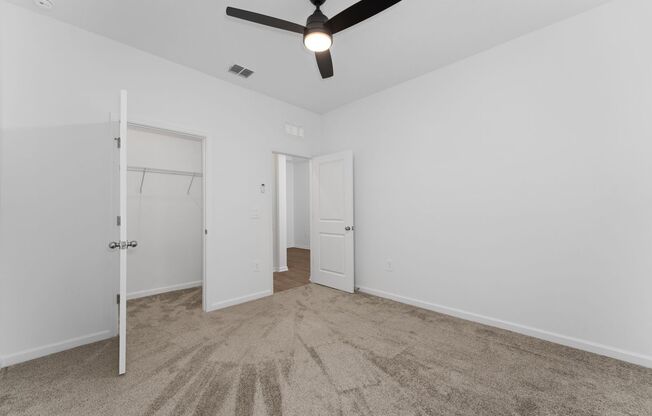 4 beds, 2 baths, $2,600, Unit Knightsbridge