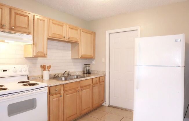 Move-In Ready 2 Bedroom, 1 Bathroom Home in West Tampa!