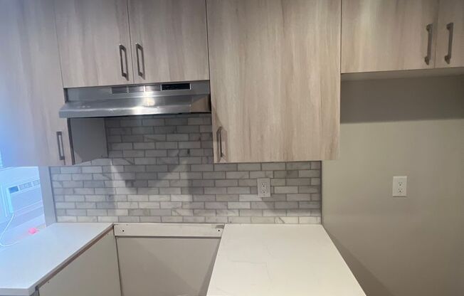 1 bed, 1 bath, $2,400, Unit 3