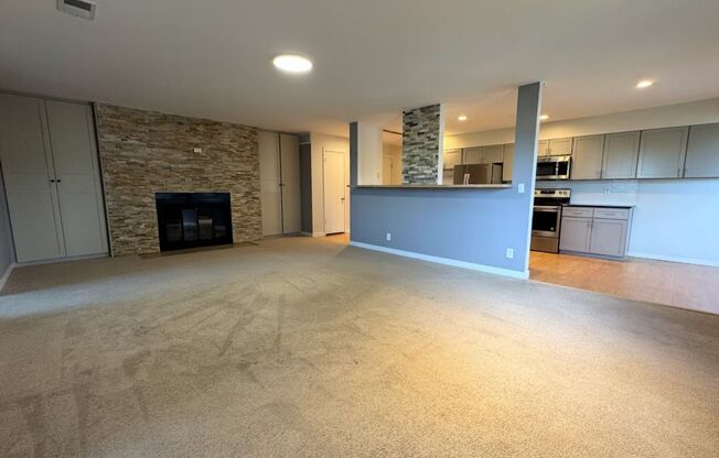 Bright & Beautiful 4-bed, 2-bath Home in South Boulder - Available Now!