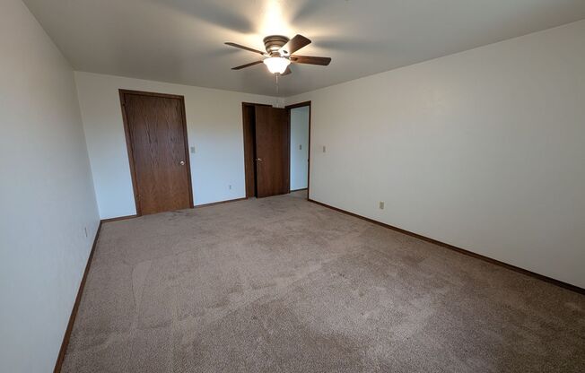 2 beds, 2 baths, 1,034 sqft, $1,279, Unit 1401 043