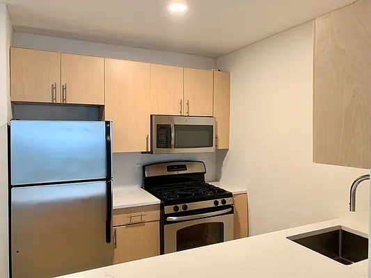 Studio, 1 bath, $4,900, Unit 33H