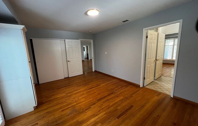 2 beds, 1 bath, $2,995