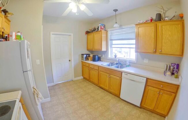 3D Tour Available - 1.5 Blocks to Campus + Washer & Dryer + Off Street Parking + Pet Friendly! Available August 1st!
