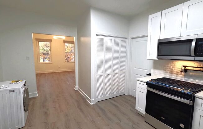 2 beds, 1 bath, $1,995, Unit 1921-2