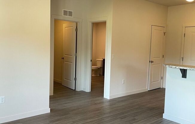 2 beds, 2 baths, 921 sqft, $1,929, Unit 206